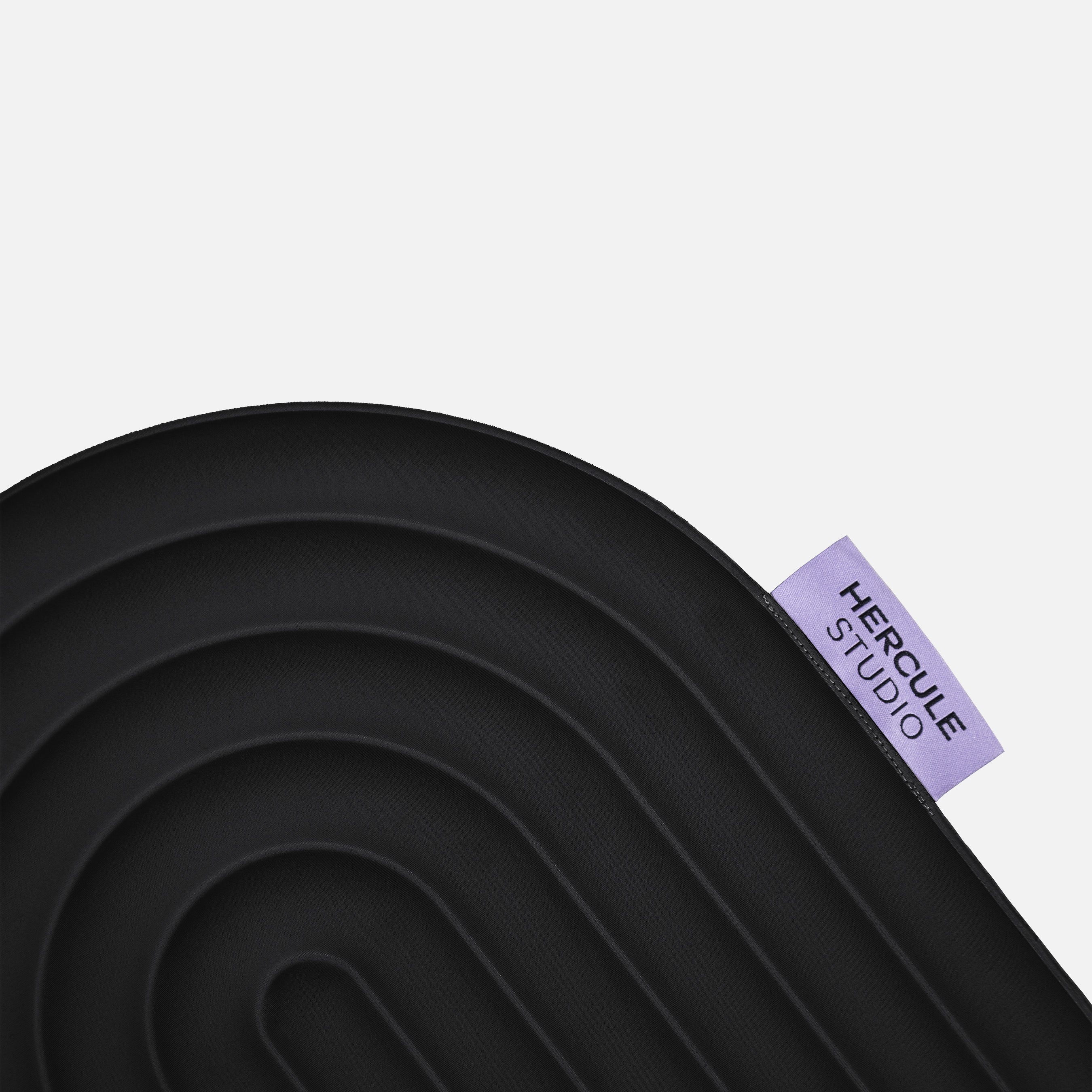 Mini tapis de sol pad de confort de la marque hercule studio modèle galé couleur outrenoir packshot zoomé