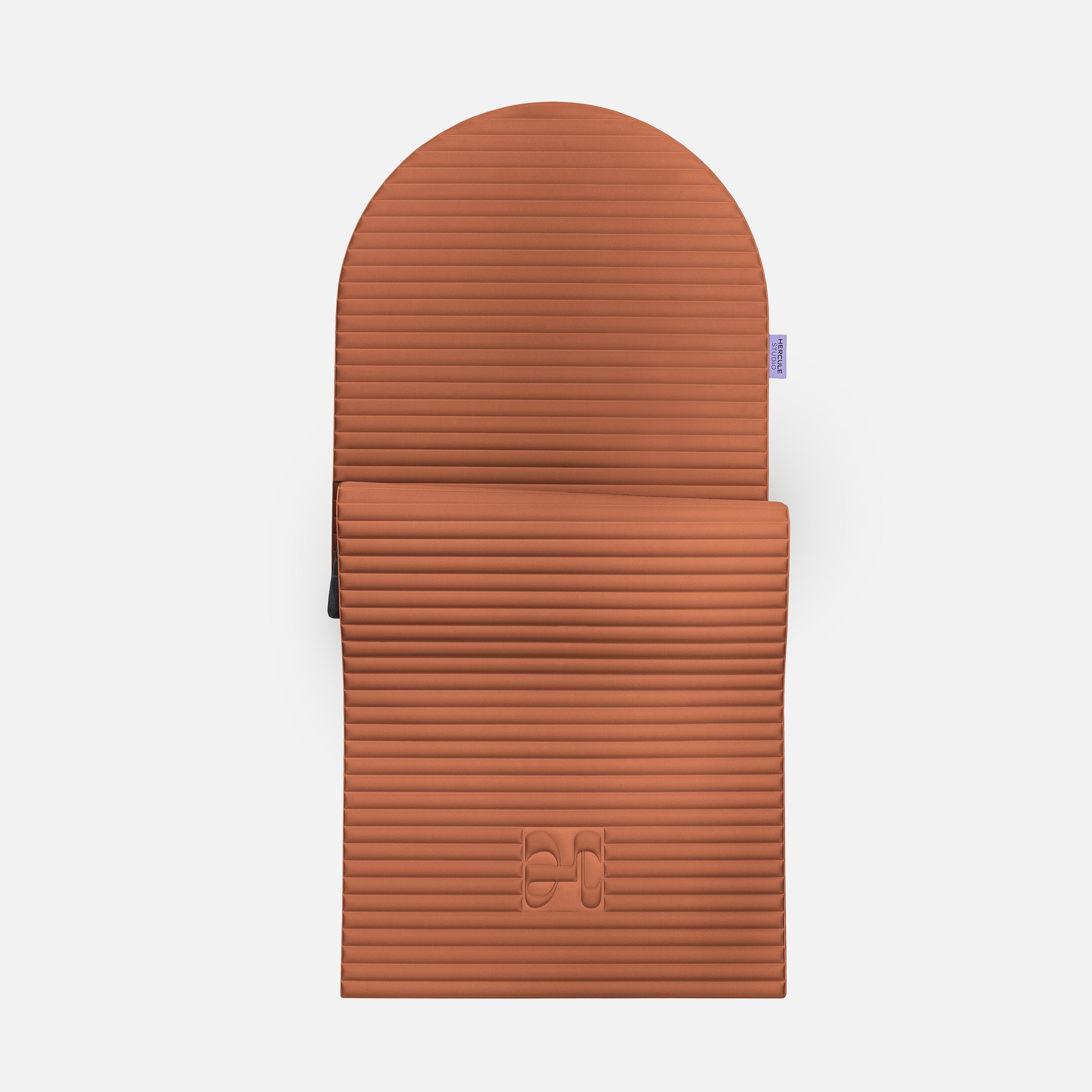 Tapis de sol pour le fitness le yoga et le pilates de la marque hercule studio modèle archy couleur terre cuite packshot semi déplié