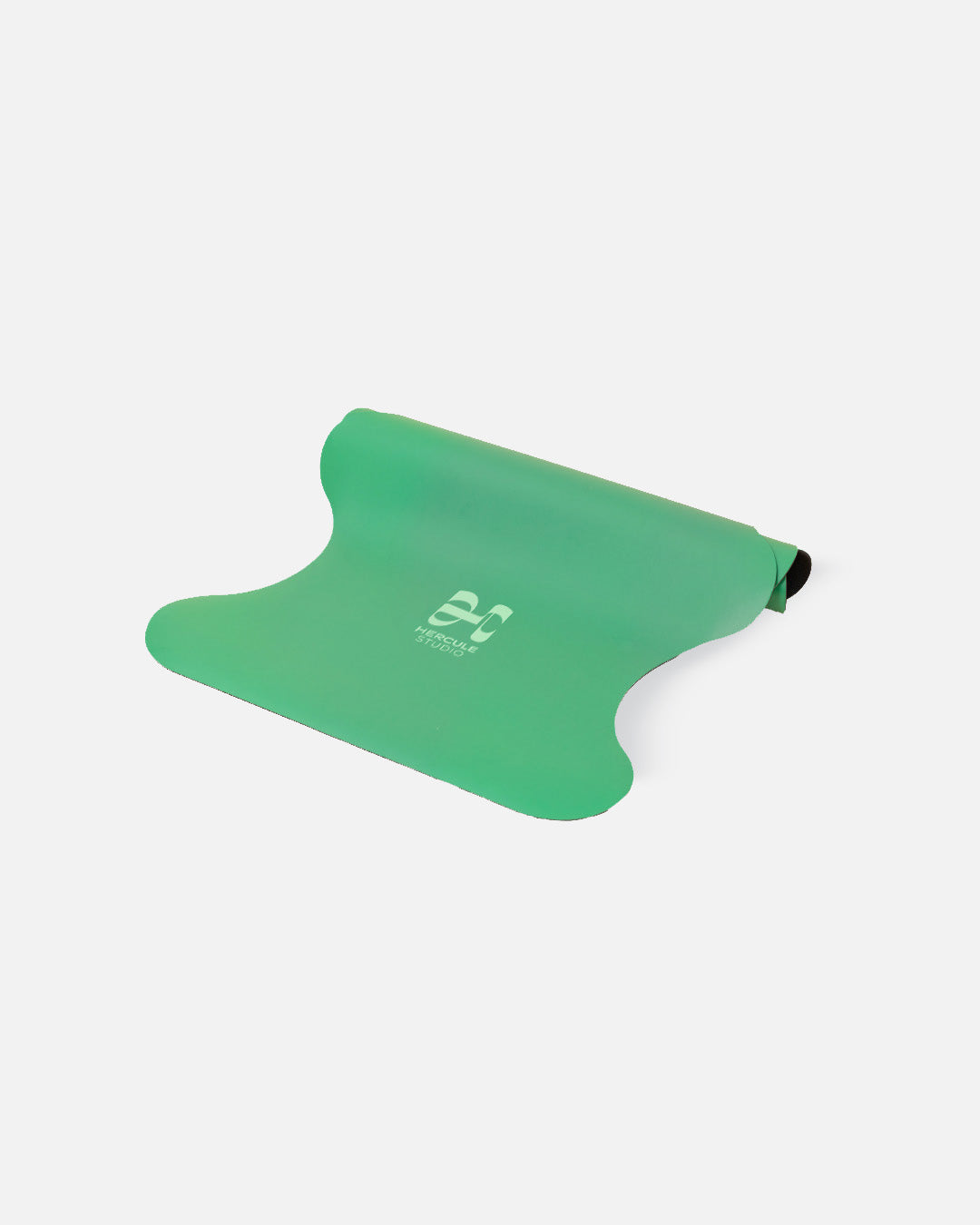 Tapis de sol pour le yoga de la marque hercule studio modèle mar couleur golf green packshot semi roulé