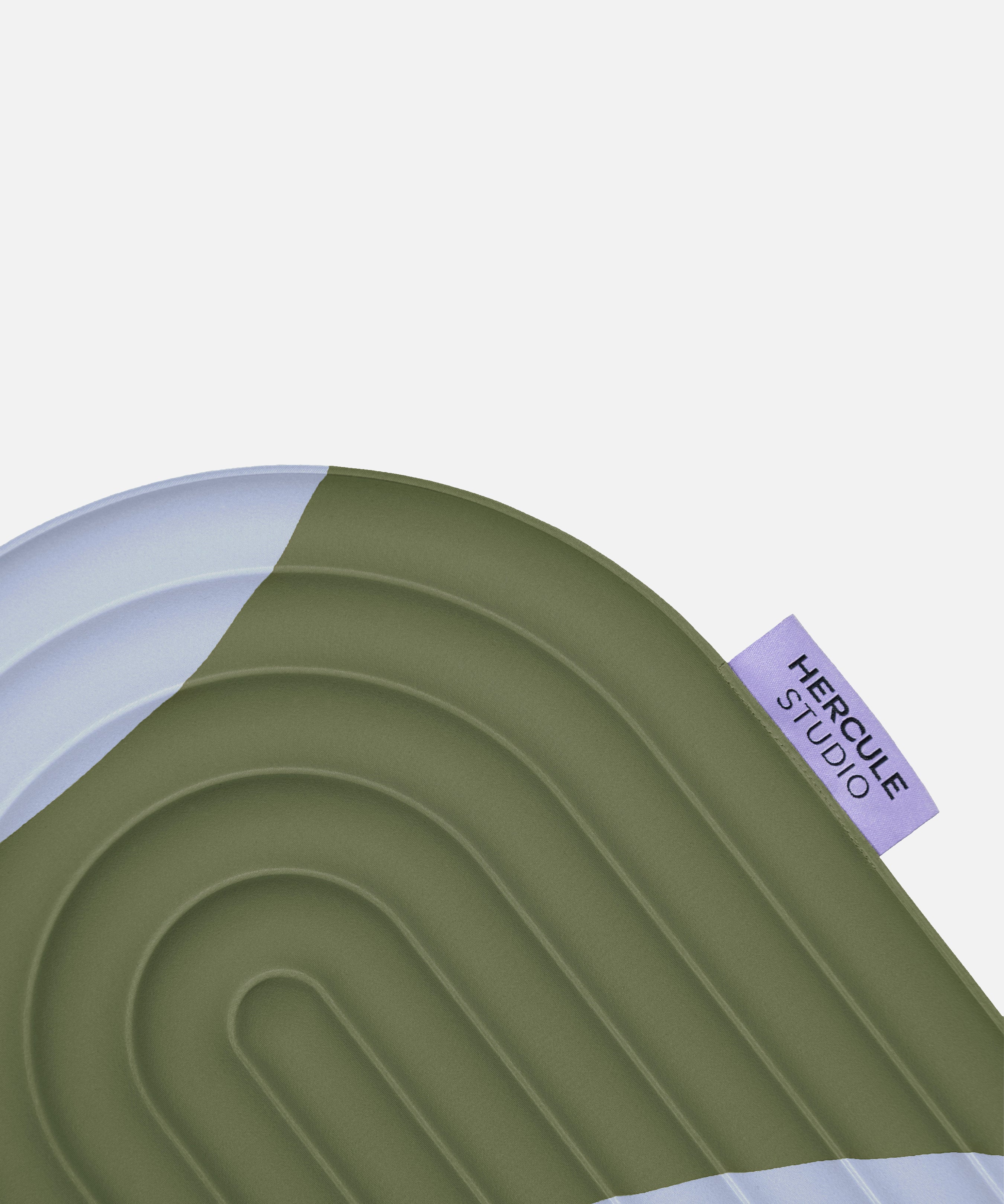Étiquette violette du pad Galé Hercule Studio – mini tapis 3‑en‑1 imprimé kaki et bleu (Axel), support ergonomique zones sensibles, design innovant et durable
