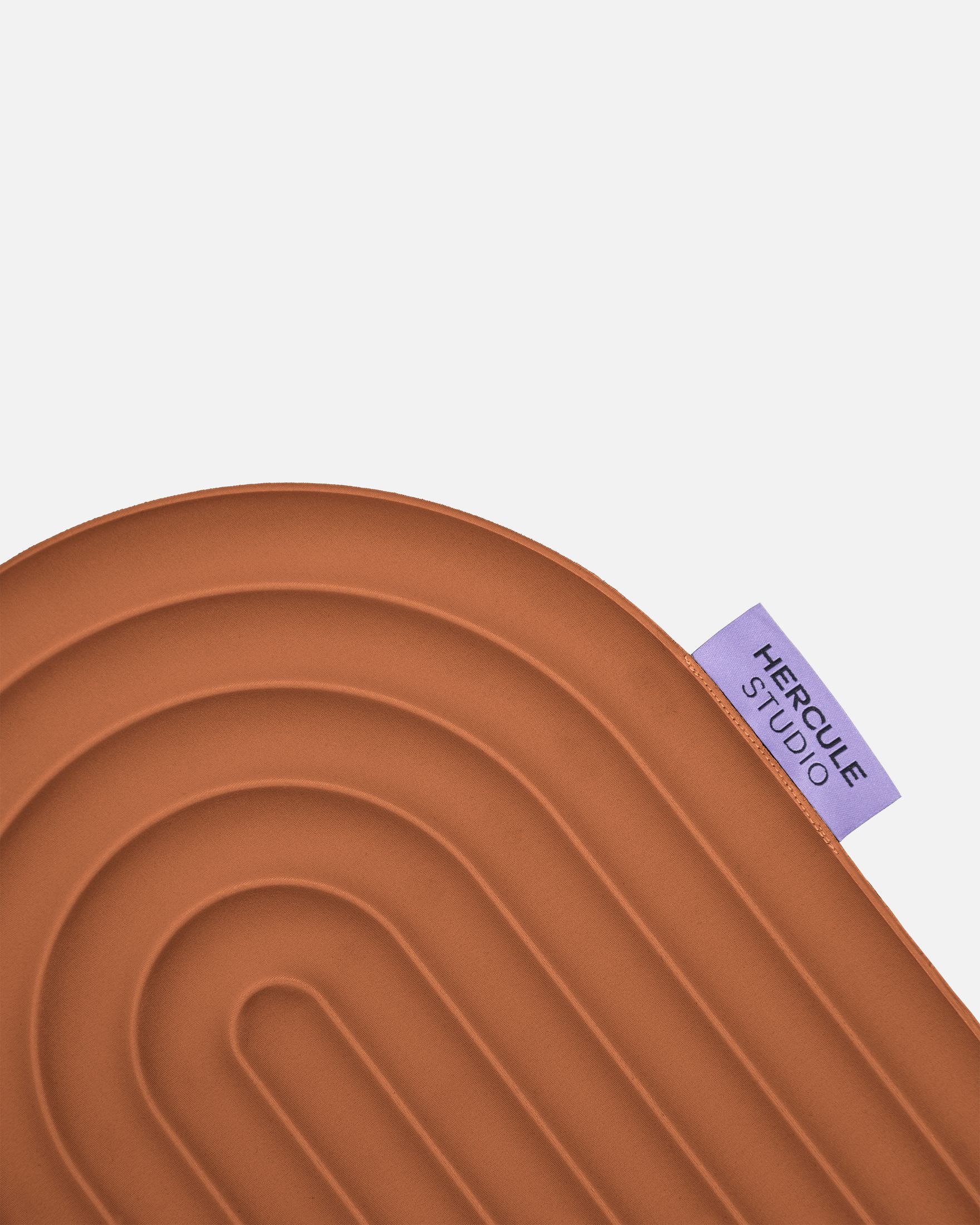 Hercule Studio Galé mini mat purple label with black logo – innovative terracotta 3-in-1 comfort pad, ergonomic support for sensitive areas, durable French design