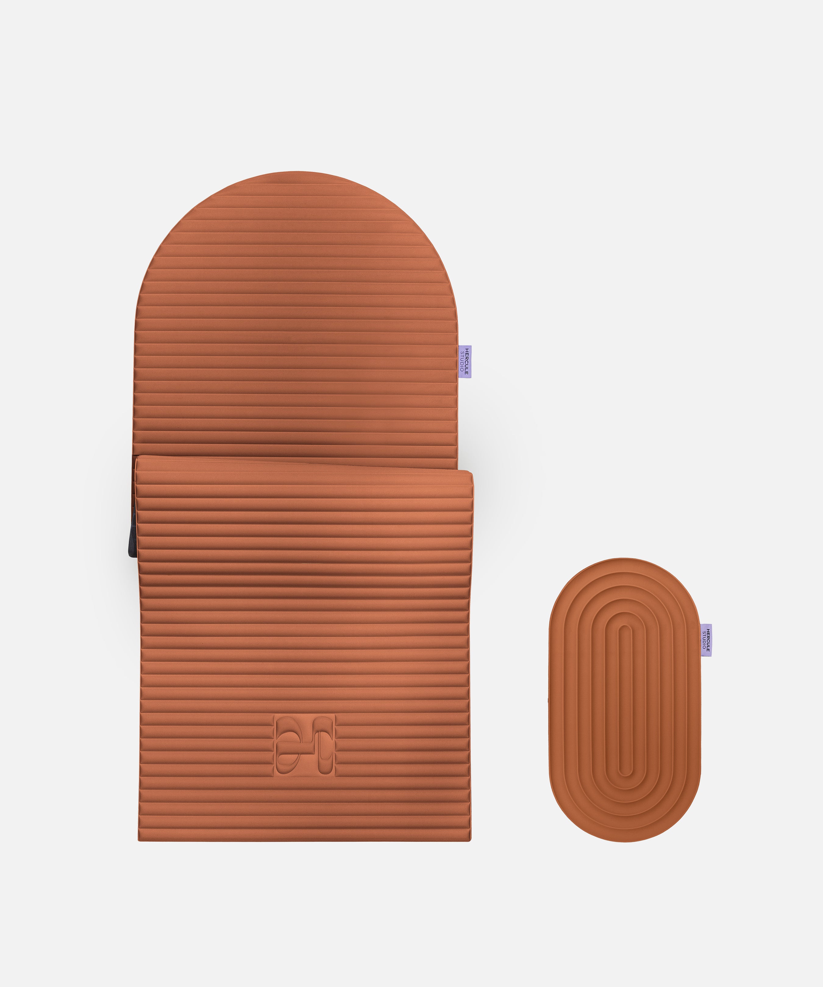 Set confort Hercule Studio terracotta avec tapis de sport Archy en forme d’arche et pad de confort Galé 3-en-1, soutien optimal pour genoux et coudes lors des séances de Pilates et fitness, design durable Made in France, packshot