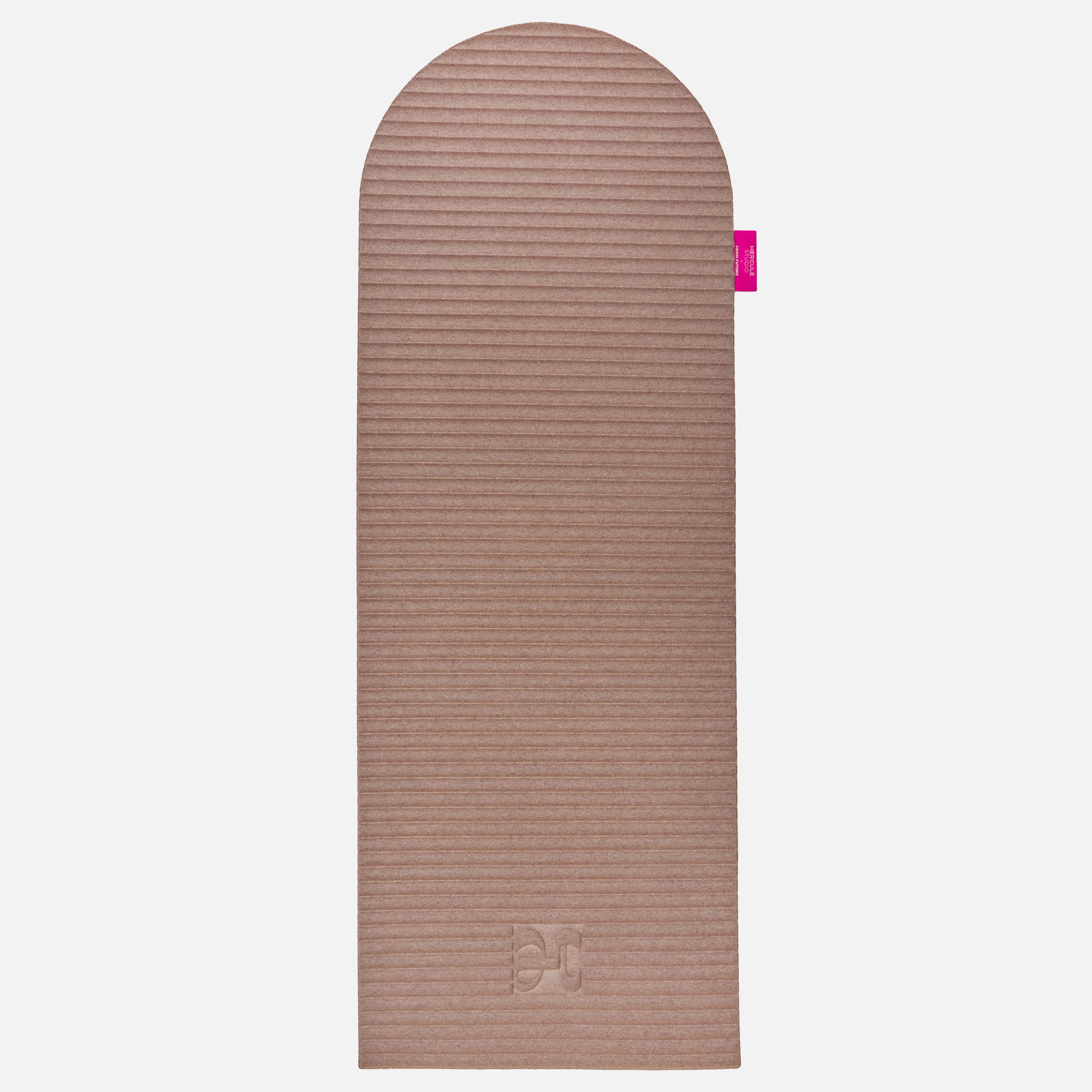 Tapis de sol pour le fitness le yoga et le pilates en cachemire de la marque hercule studio en collaboration édition limitée avec from future modèle archy couleur beige packshot déplié