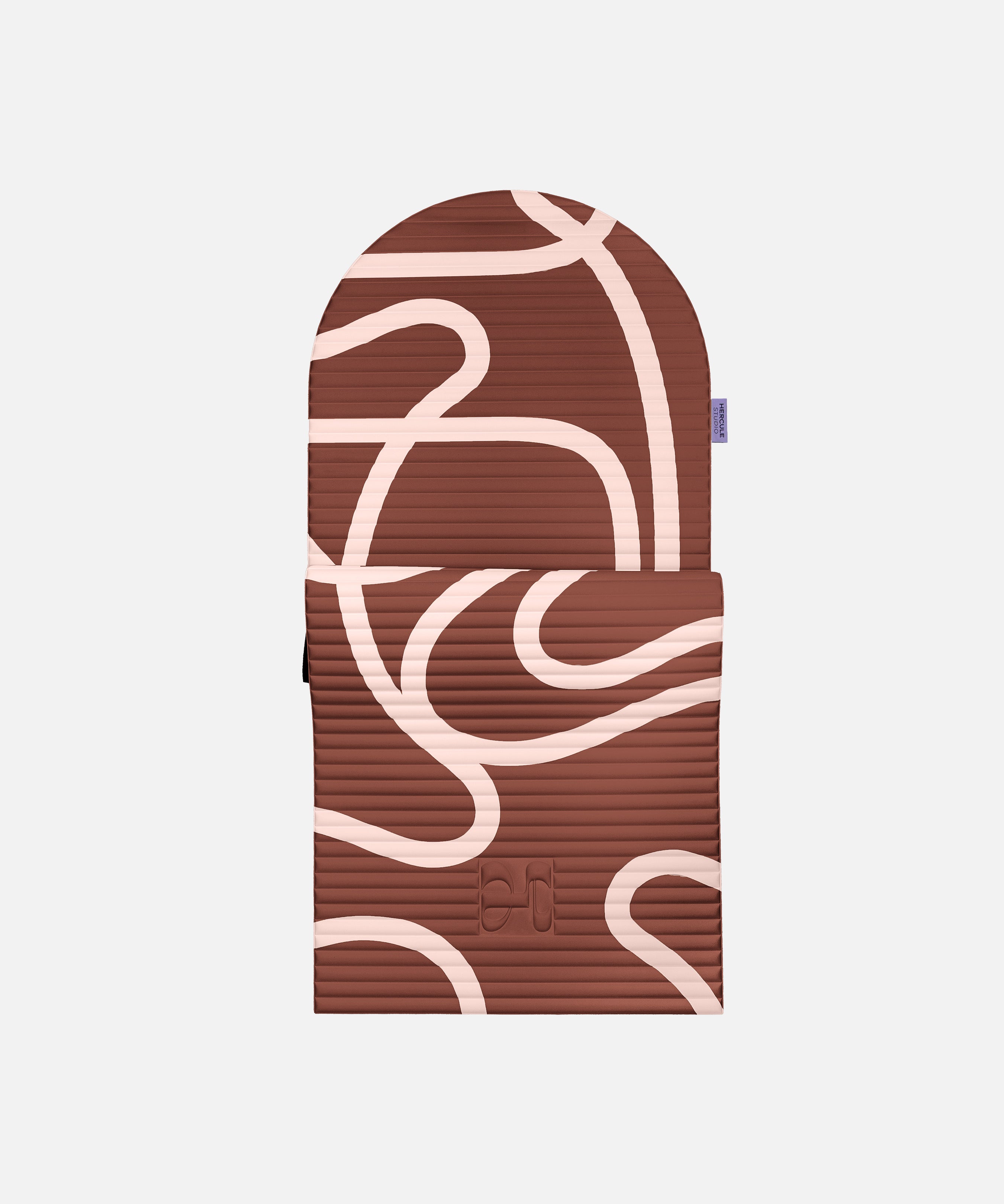 Tapis de sport en forme d’arche Hercule Studio, modèle Archy imprimé marron et écru (Bari choco), tapis de sol design durable Made in France pour fitness, pilates et étirements, vue semi dépliée