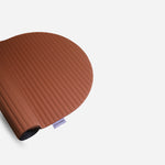 Tapis de sol pour le fitness le yoga et le pilates de la marque hercule studio modèle archy couleur terre cuite packshot semi roulé