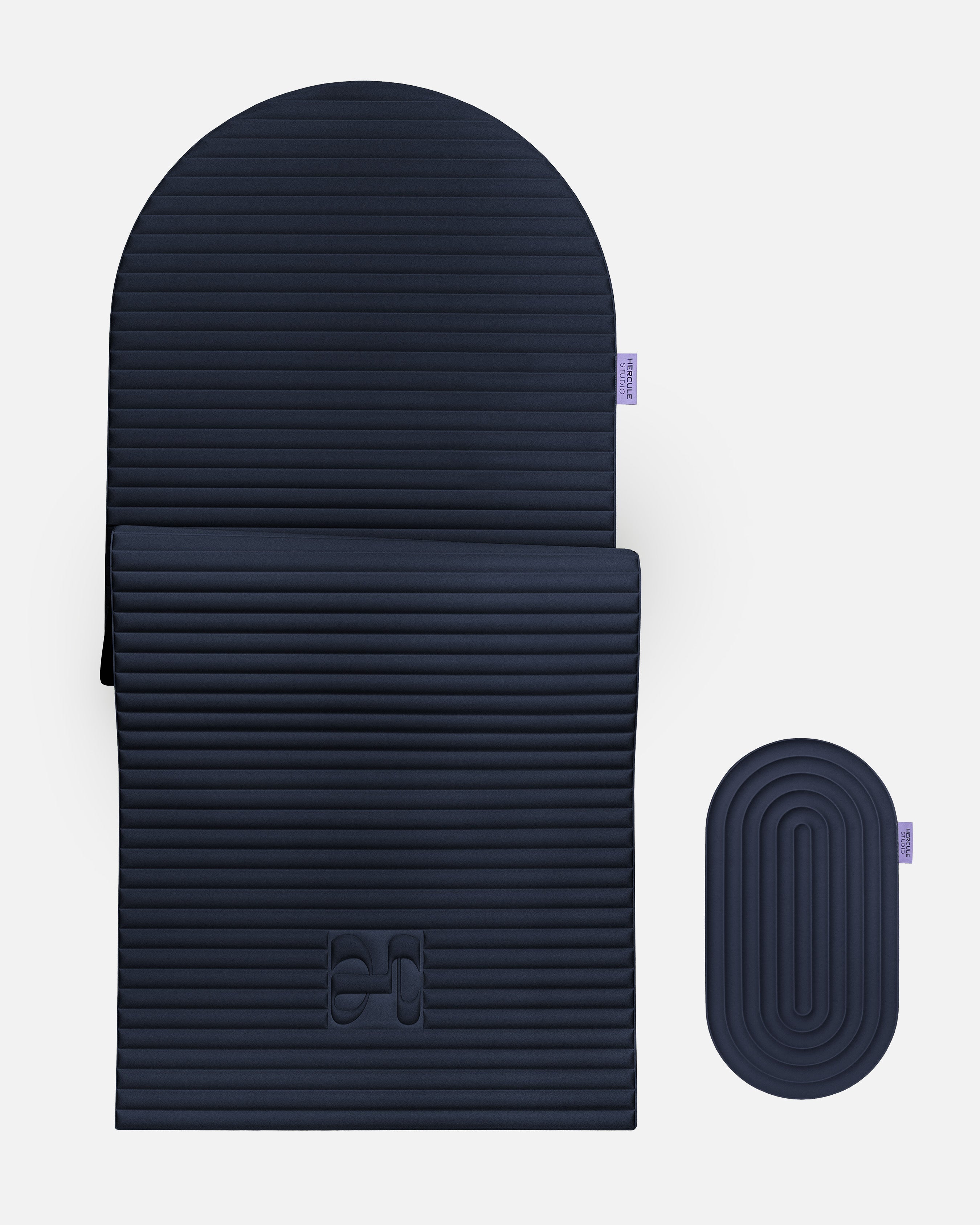 Hercule Studio navy blue comfort bundle pairing the premium Archy mat with the portable Galé 3-in-1 mini mat, ergonomic duo for knees and elbows in Pilates and fitness, French craftsmanship, packshot