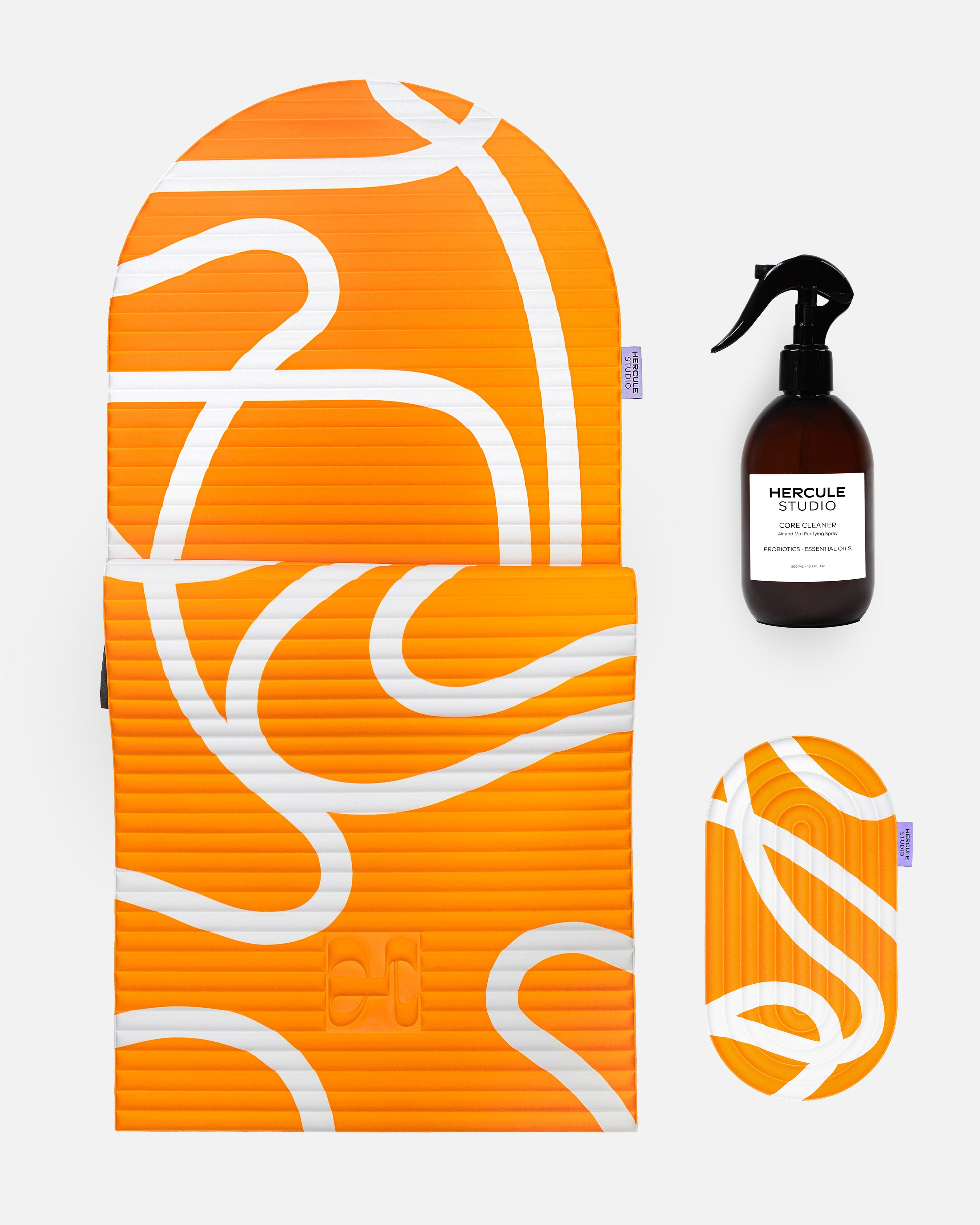 Hercule Studio Bari Orange Pop printed essential bundle with the graphic Archy mat, the Galé 3-in-1 comfort pad and the sport mat sanitizing spray, design and responsible Pilates bundle made in France, product packshot